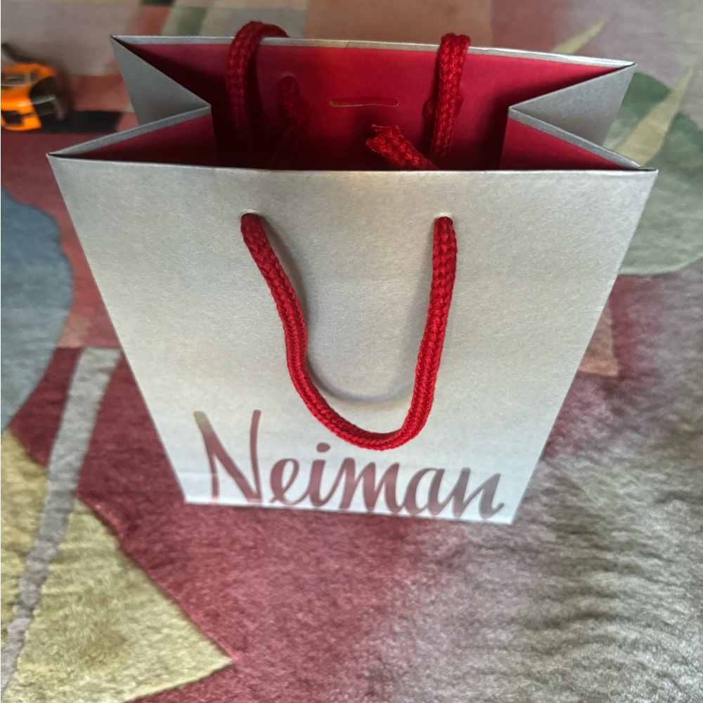 New Neiman Marcus gift bag - Picture 2 of 9